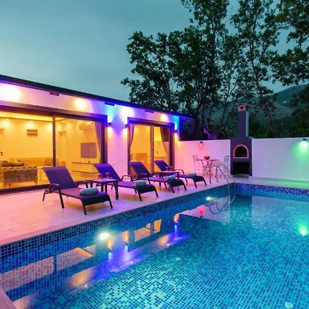 ヴィラ Uzumlu Village 2 Bedroom 9333 カルカン